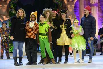 La XIII Gala de la Integración viste el escenario del Carnaval de La Tierra con el desfile de sus participantes/Lpcarnaval.